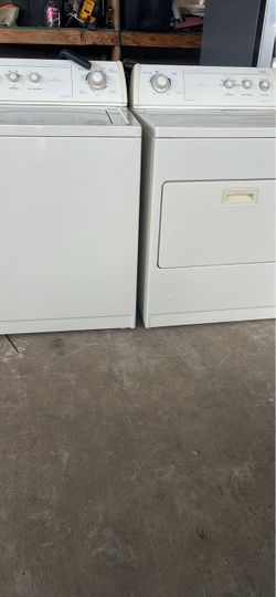 Whirlpool Washer and gas Dryer Set