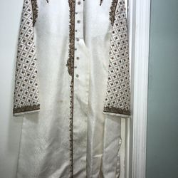 Men sherwani