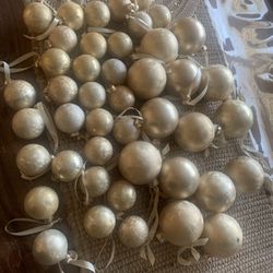 44 Esferas Color Beige Todas Por $10