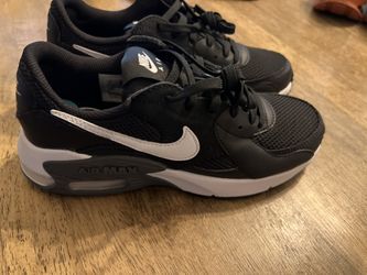 Black Nike Air Max Size 6