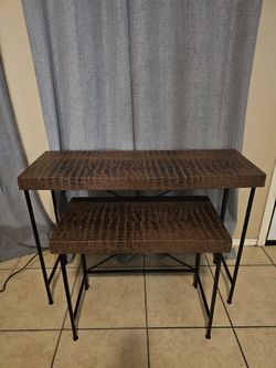 Folding tables