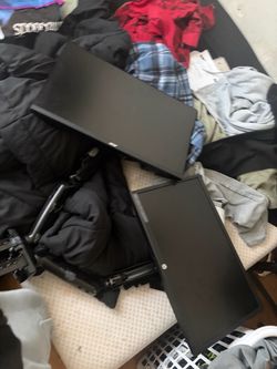 gaming monitors and microphone with camera