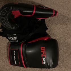 Boxing Gloves UFC Gym and Wraps