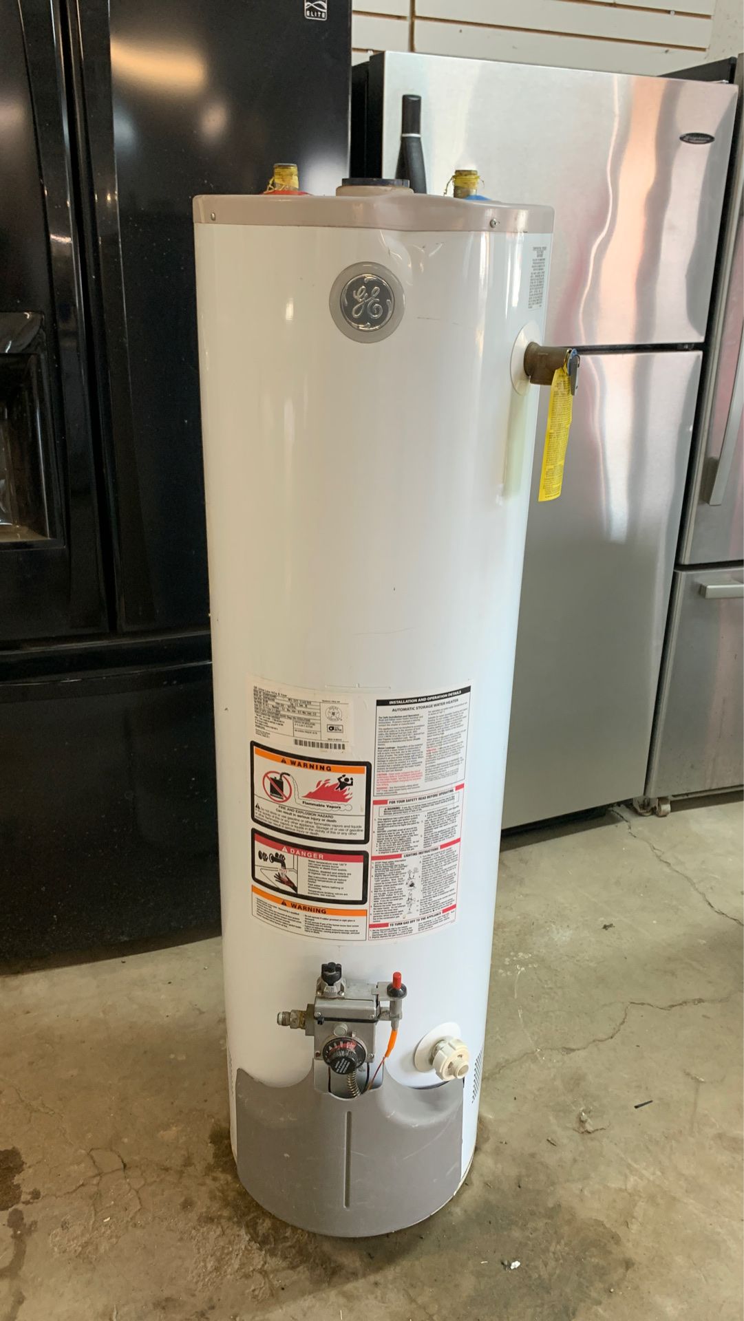 Nice used gas water heater 30 galon 2 month warranty cahs only 507 Ming Ave my address