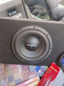 Skar audio subwoofer 10in in box