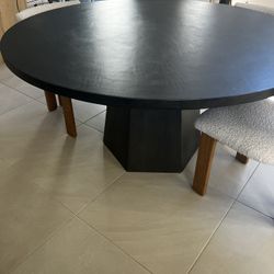 60” Round dining Table 6 Seats 