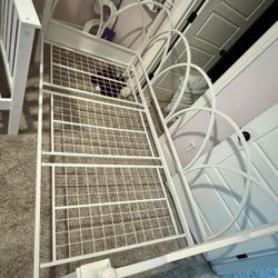 White Metal Day Bed