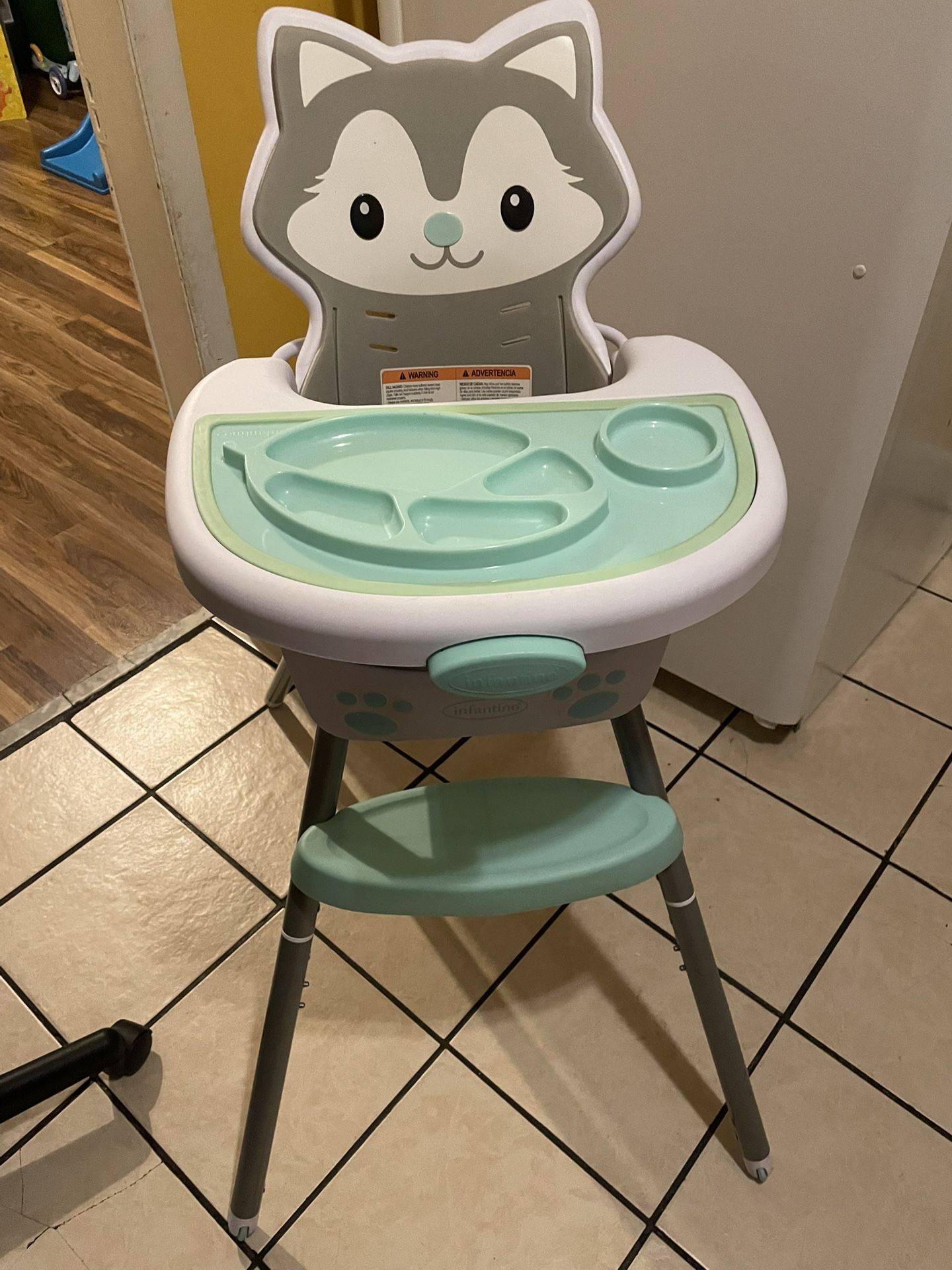 BABY HIGH CHAIR (Never Used) (PRICE NEGOTIABLE)