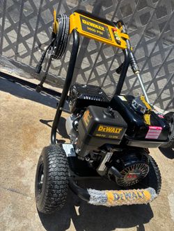 3600 Dewalt power washer  motor Honda