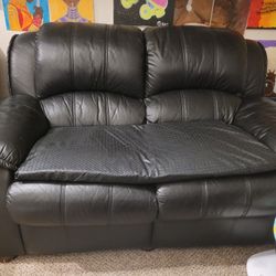 Black Leather Loveseat w/ Extra Cushion