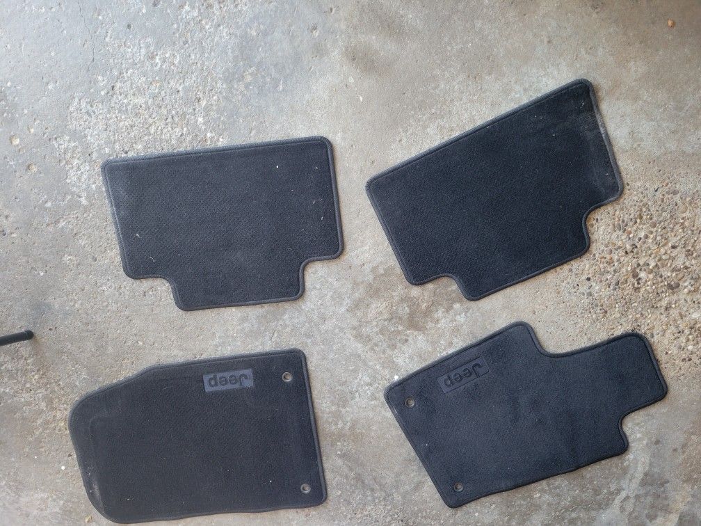 Jeep grand Cherokee floormats.