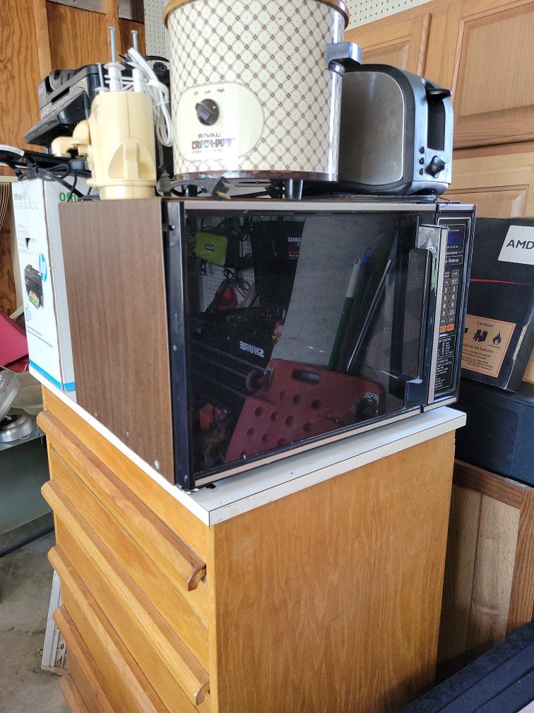 Antique Kenmore Microwave 13.5H x 20.5L x 15.5D