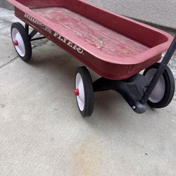 Radio Flyer Classic Red Wagon.