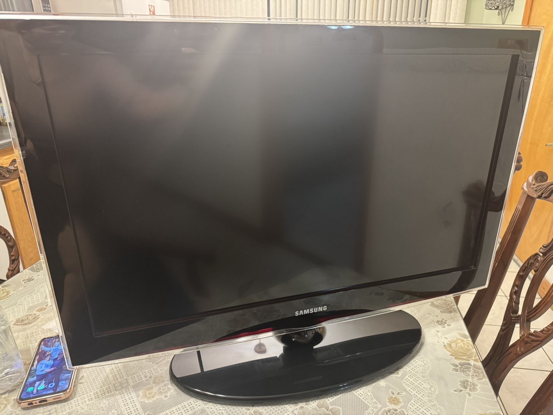 32 inch TV with remote