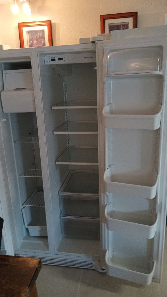 Frigidaire Fridge