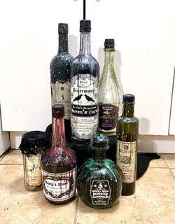 LARGE GROUP CREEPY HALLOWEEN POTION BOTTLES
