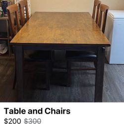 Beautiful Oak Table And Four Leather Chairs