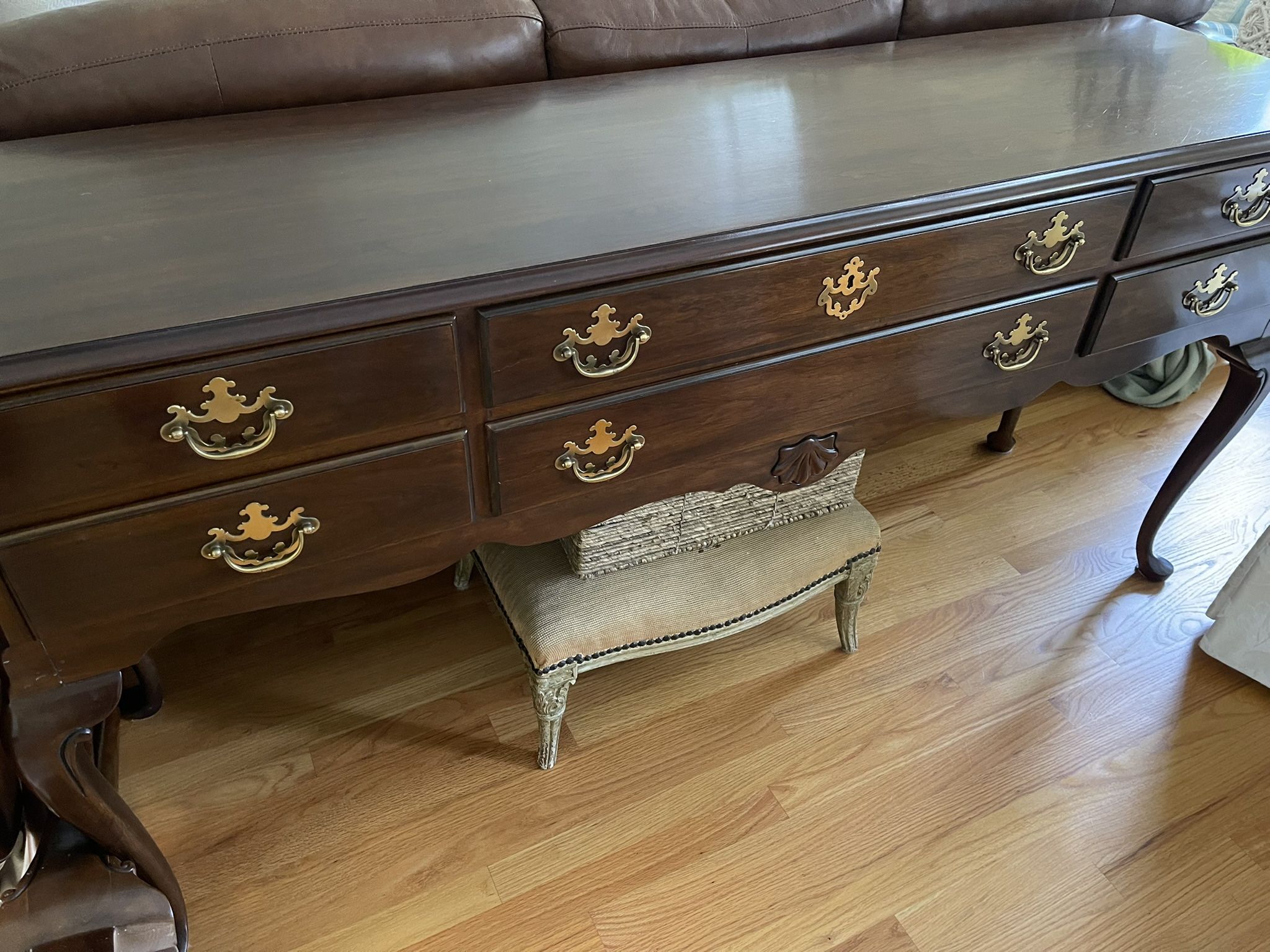 Buffet/sideboard By Drexel. Queen Anne Style. Beautiful Condition. Has 6 Drawers. 18”W X 67” Long.