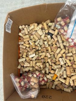 Lot of wine cork stoppers used