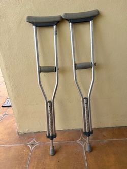 Aluminum Crutches / Kendall Area
