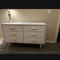 White dresser 