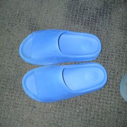 Blue Yeezy Slides Like New