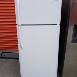 FRIGIDAIRE WHITE TOP FREEZER REFRIGERATOR/ ENERGY STAR 