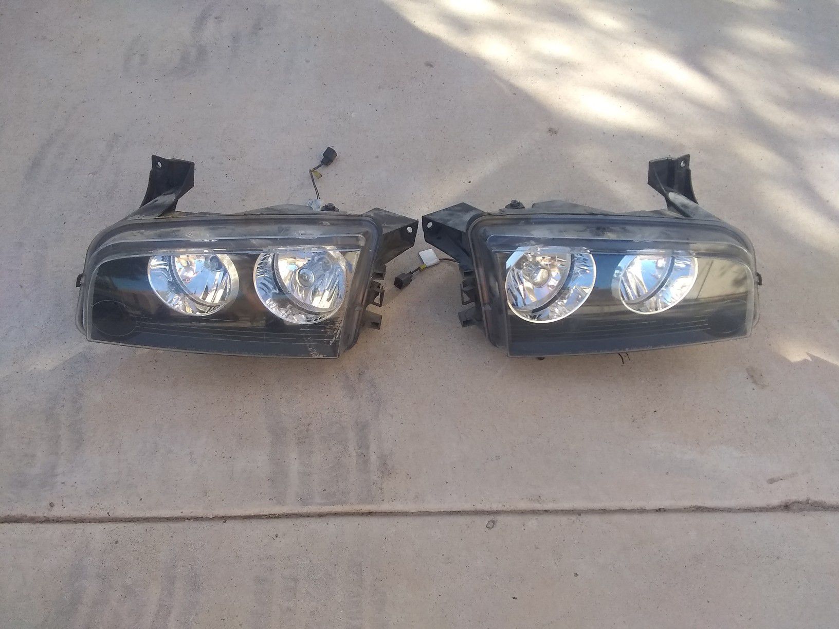 Dodge charger OEM headlights like new fit from 2006 to 2011