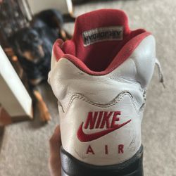Jordan 5 Fire Red 