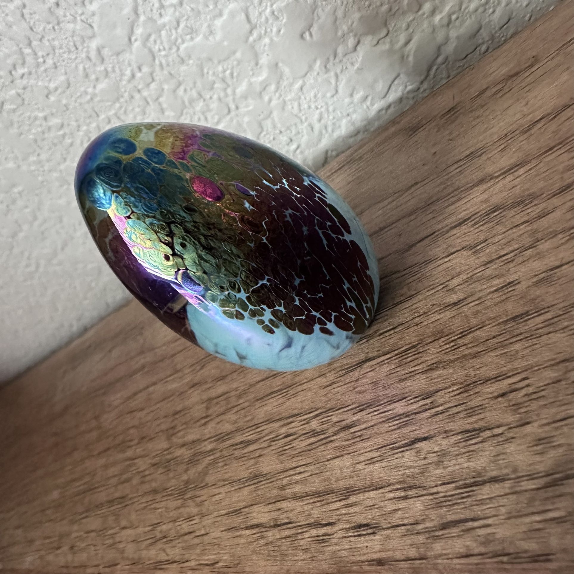 GLASS EYE STUDIO - Beautiful Art Glass Egg Paperweight - Iridescent Purple