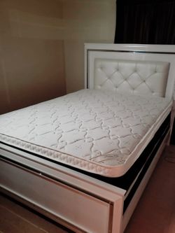 NEW QUEEN PILLOW TOP MATTRESS WITH BOX SPRING