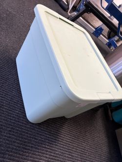 Storage container