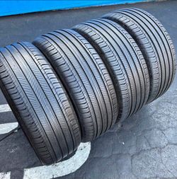 235/55/19 Michin Selling 4 nearly new tires with 80% tread life remaining.🌟🌟