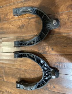 Genuine OEM Tesla Front Upper Control Arms – Pair (Left & Right) These are authentic Tesla OEM front upper control arms (also known as wishbone arms) 