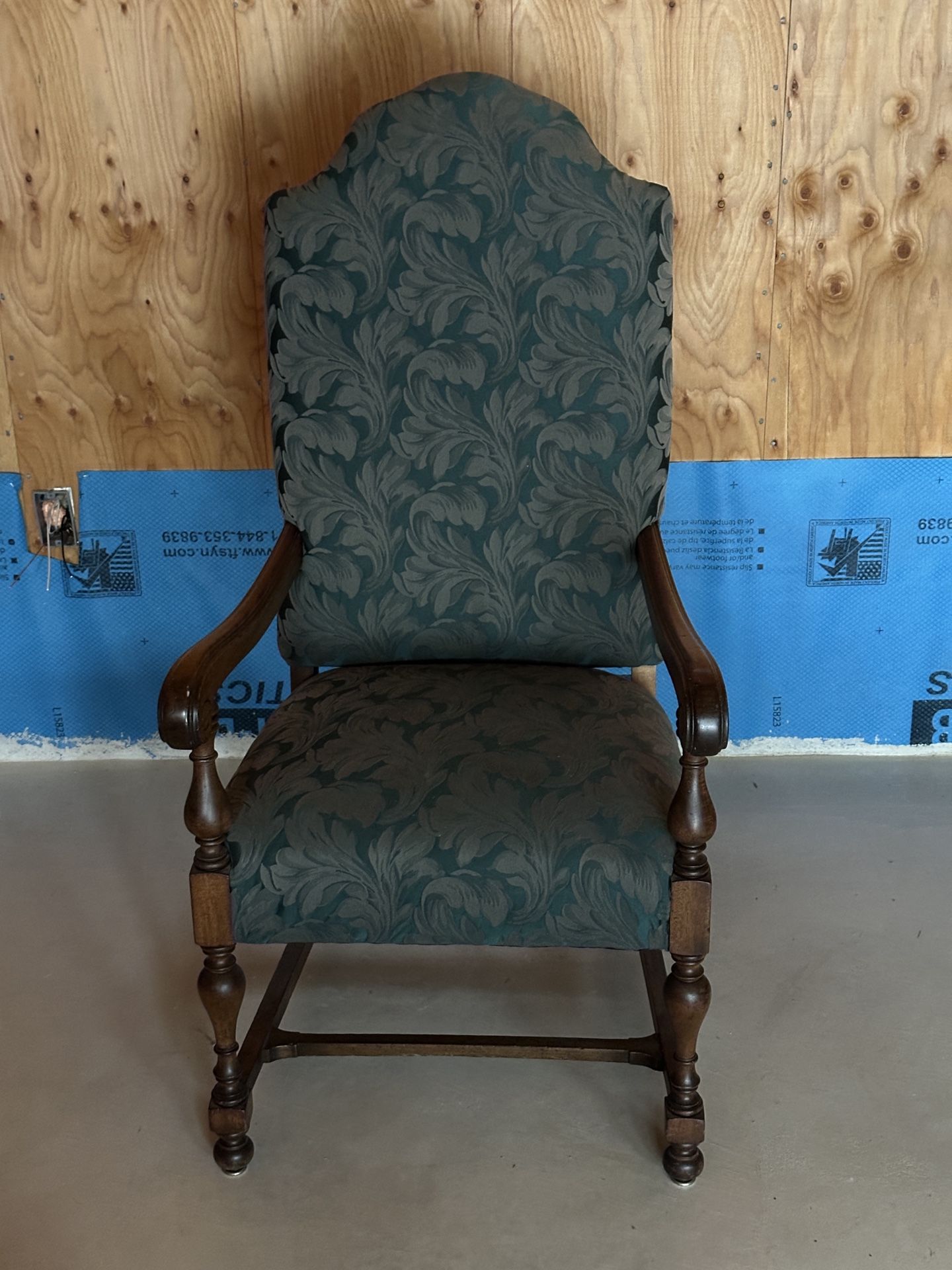 Antique Classic Queen Anne Style Chair