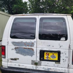 2000 Ford E-150