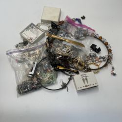 Vintage Costume Jewelry Craft Lot Necklaces Bracelets Pendants Mixed Parts