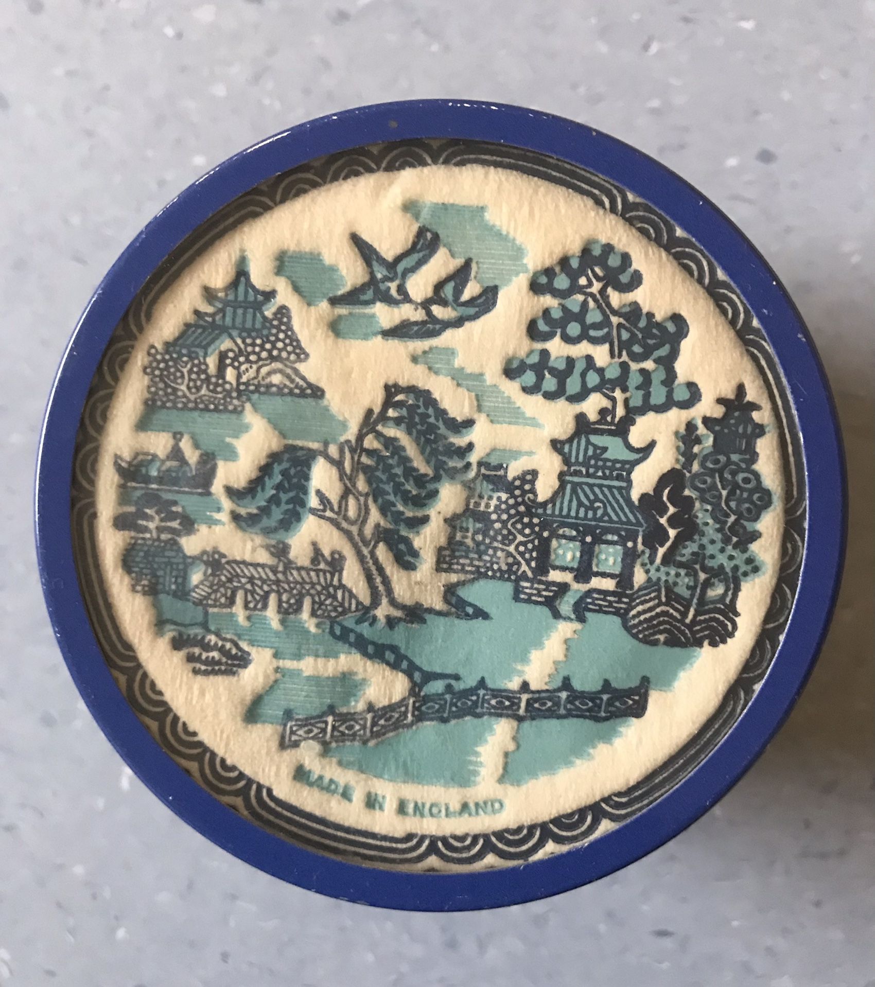 Vintage rarely avonova avon gifts whole tin of cup cushions made in England