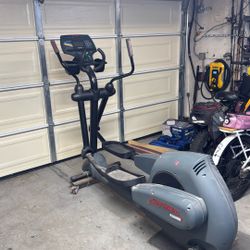 Life Fitness Elliptical 9500HR