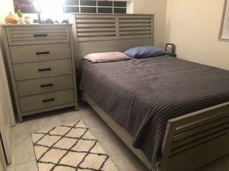 Queen bedroom set
