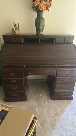 Roll top desk