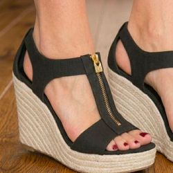 Size 9.5 Michael kors Janet Wedge Sandals brand new