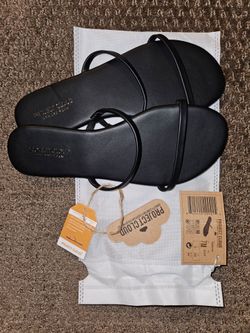 Womens Black Strappy Sandals Size 7 - Brand New
