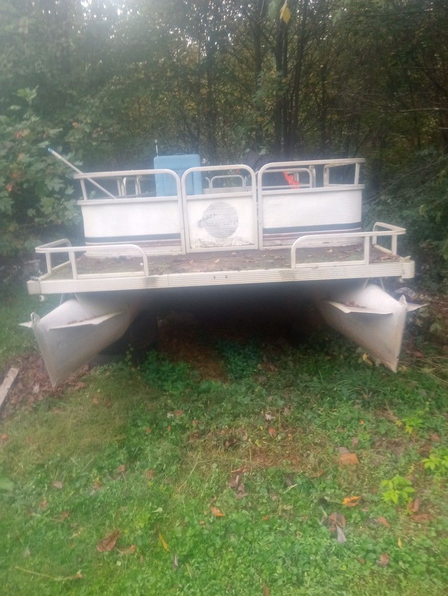 Pontoon Boat With Two Engines