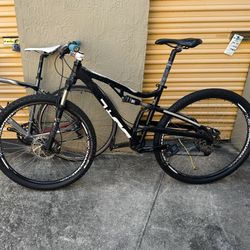 Bike 29” hydraulic brakes full suspension.