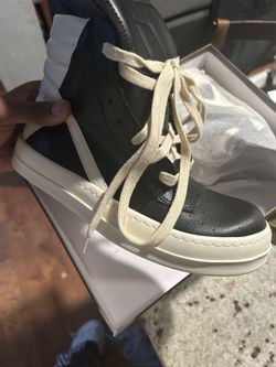 RESELLING CLOTHES COME CHECK US OUT AT @Grtrs.reselling on instagram