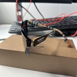 Burberry Sun Glasses 