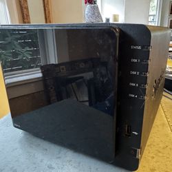Synology DS414 4-Bay NAS Server with 2x WD 4TB WD40EFRX (See Pics)