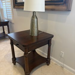 Bassett End Table With drawer