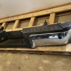 rear bumper 99-16 ford f250-450 comes with brackets. 